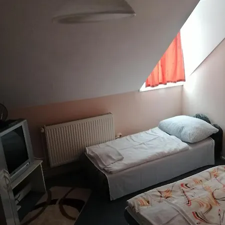 Frühstückspension Flamingo Etterem Szallashely 3*