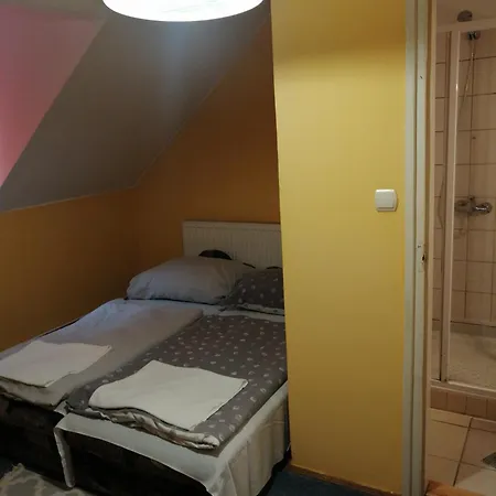 Flamingo Etterem Szallashely Bed & Breakfast 3*